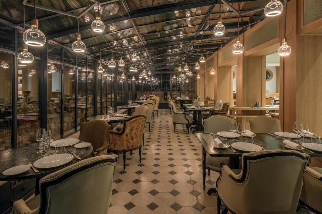 restaurant