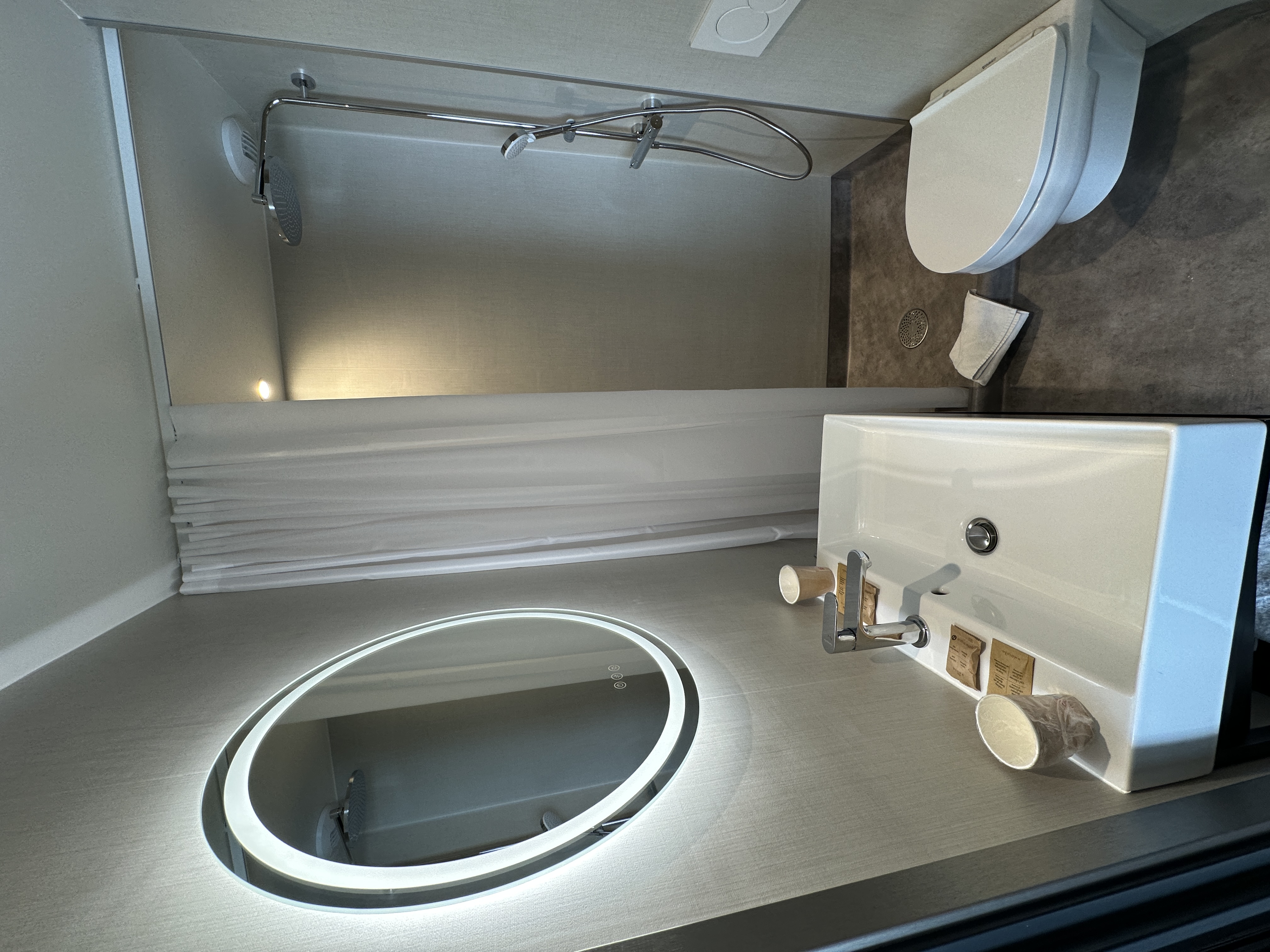 Salle d'eau chambre double douche wc, balcon