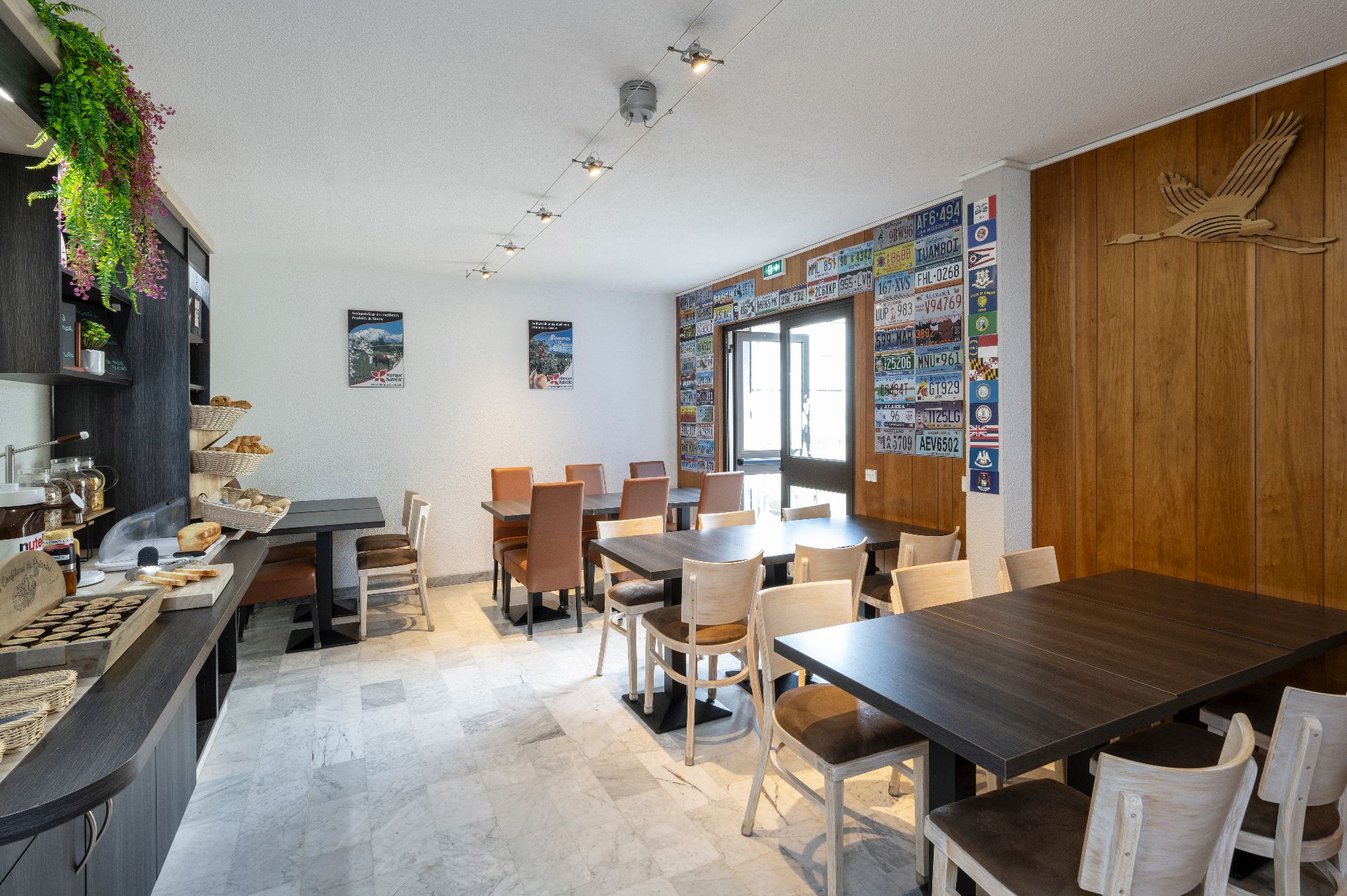 Salle de petit-déjeuner / Breakfast Room