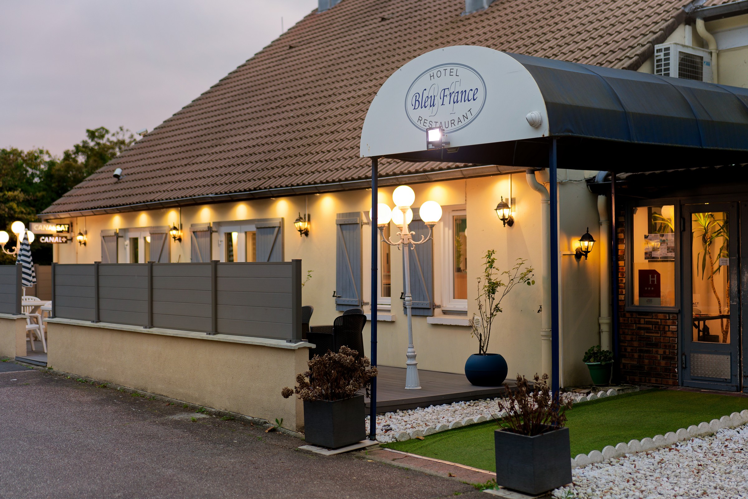 Contact Hotel Bleu France exterieur