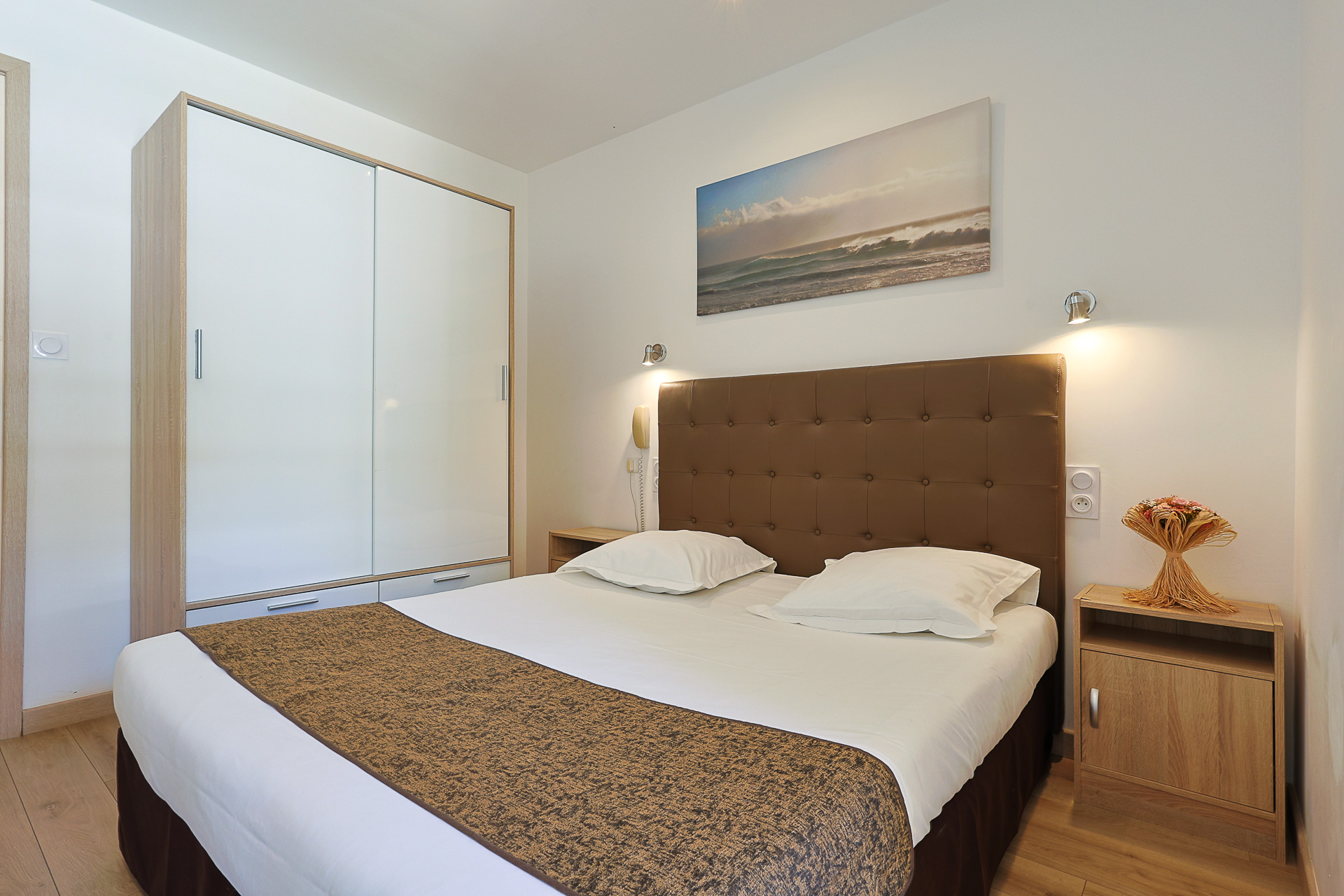 CHAMBRE DOUBLE COTE COUR COLLINE