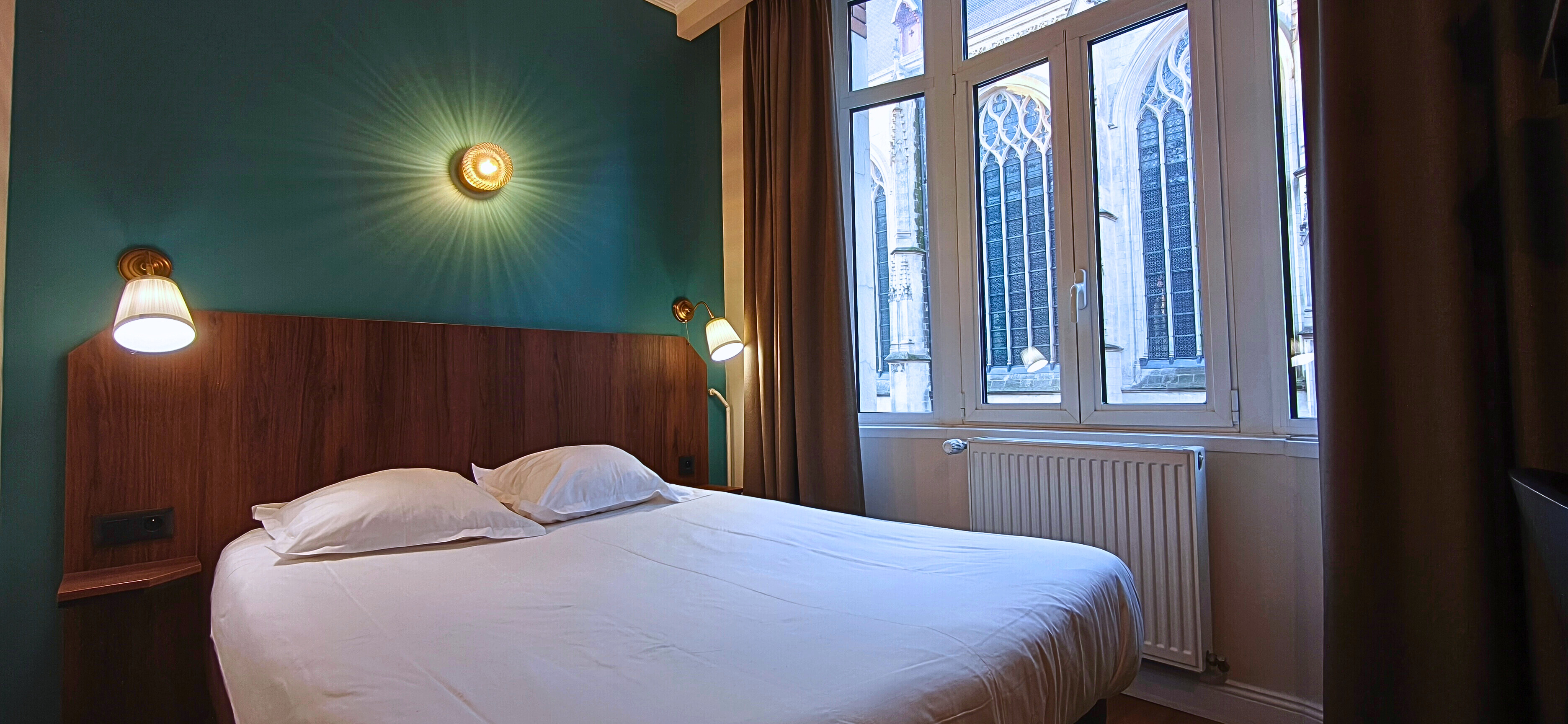 Chambre Standard Double rénovée dans un style néo Art Déco - vue Eglise Saint Maurice à Lille