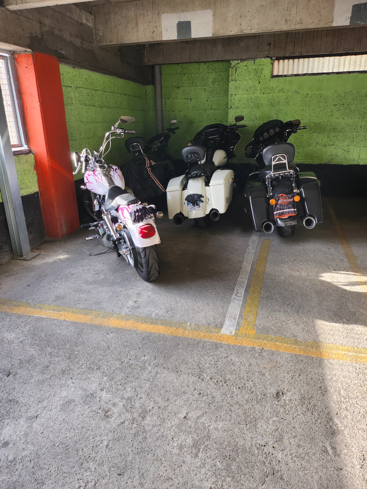 Parking fermé et sécurisé