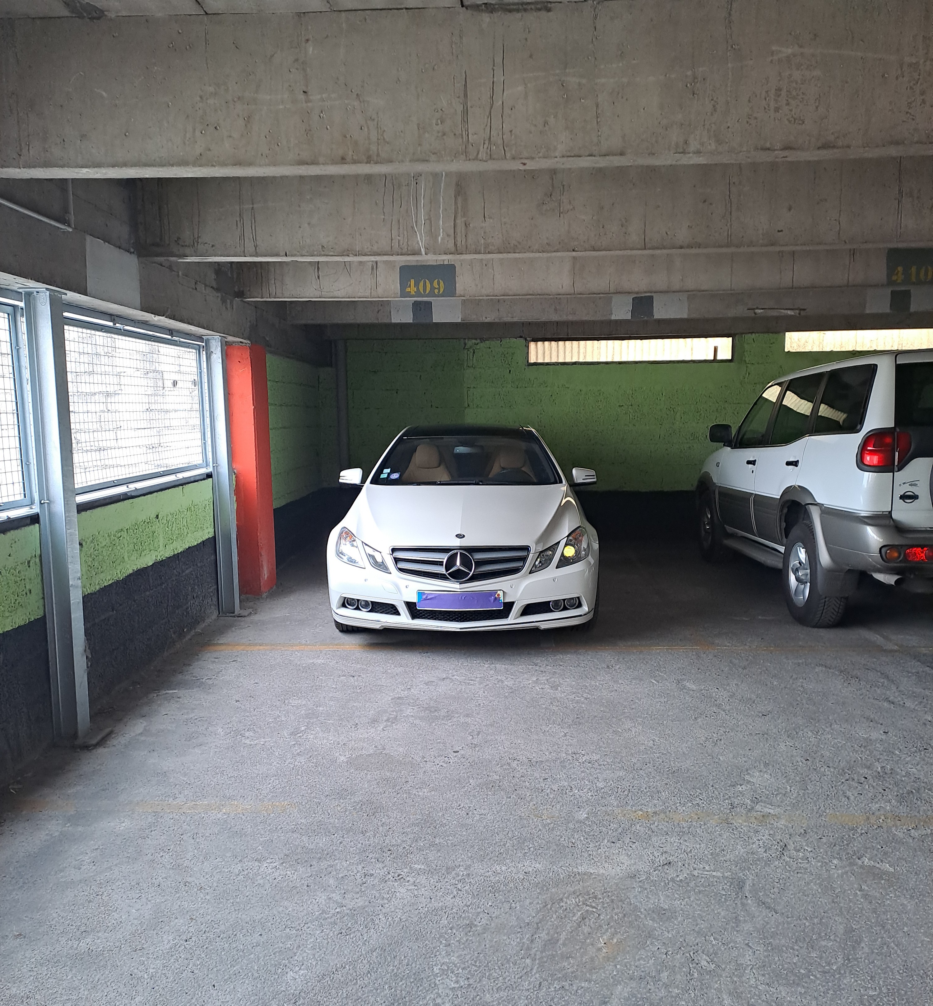 Parking fermé et sécurisé