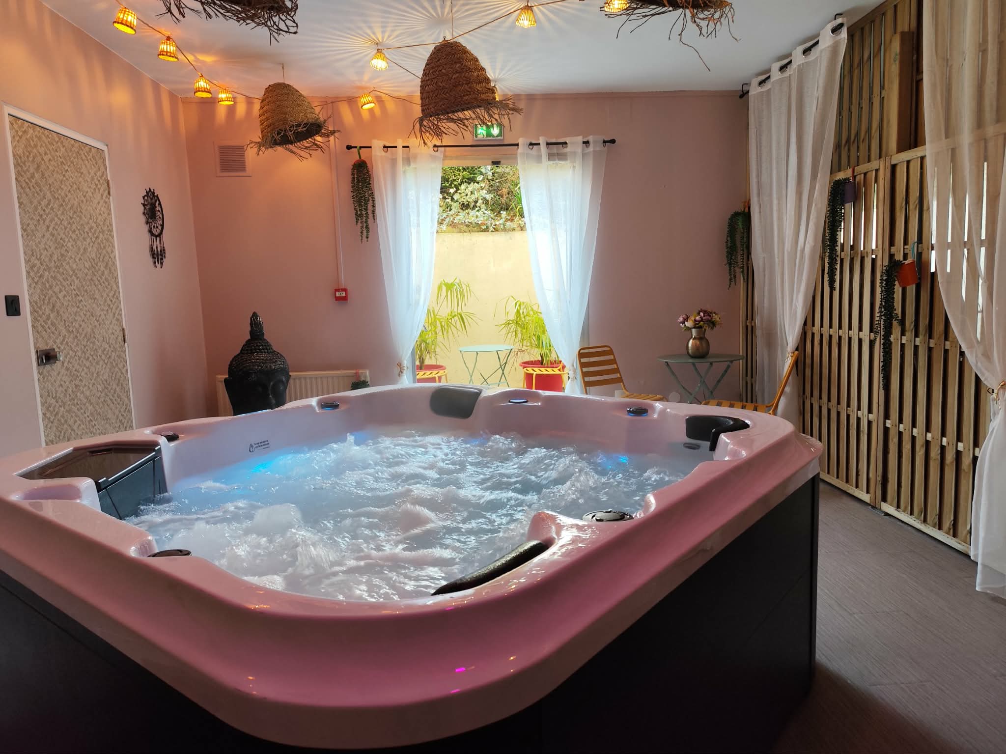 Jacuzzi privé sur réservation en supplément