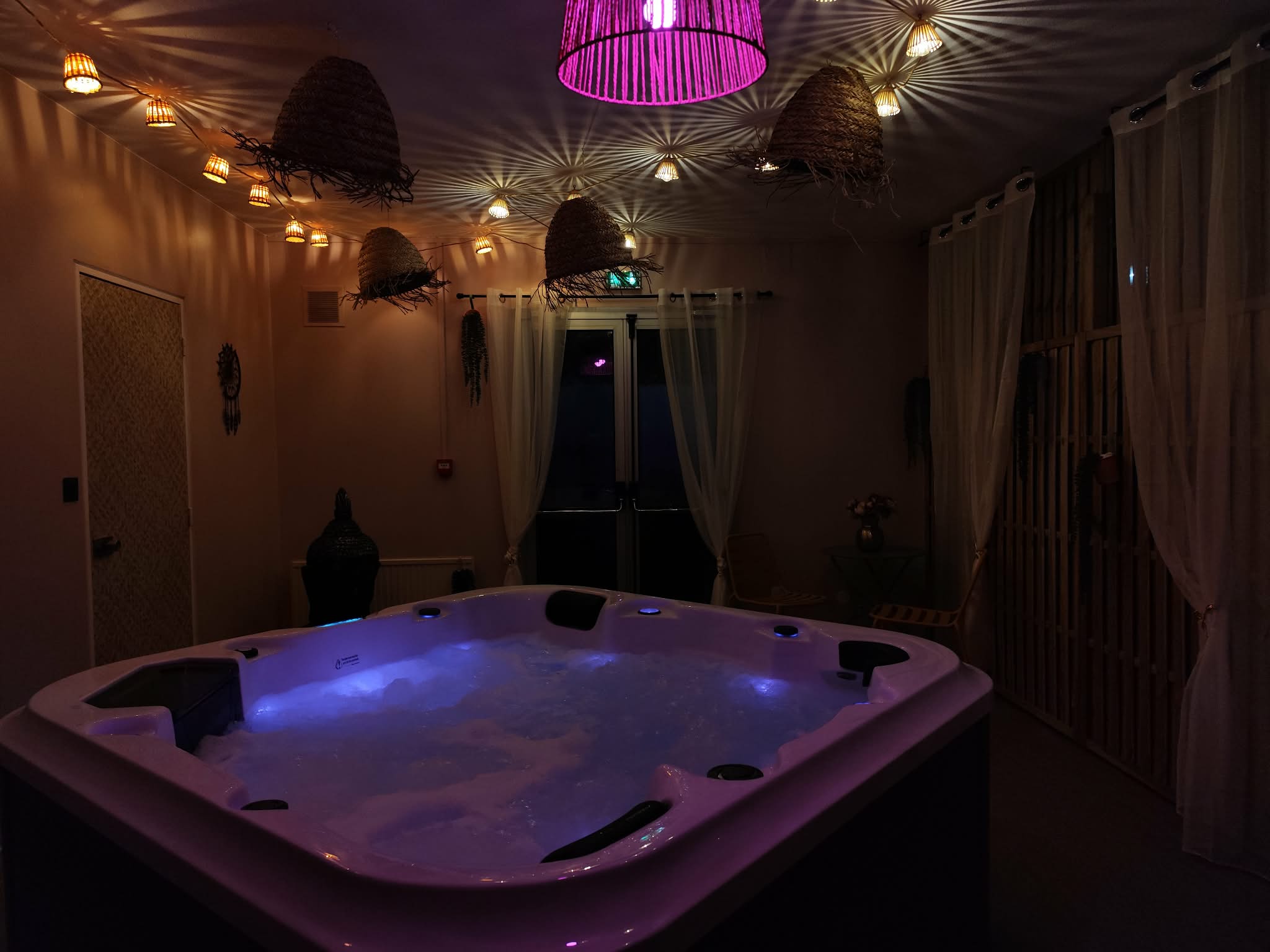Jacuzzi privé sur réservation en supplément