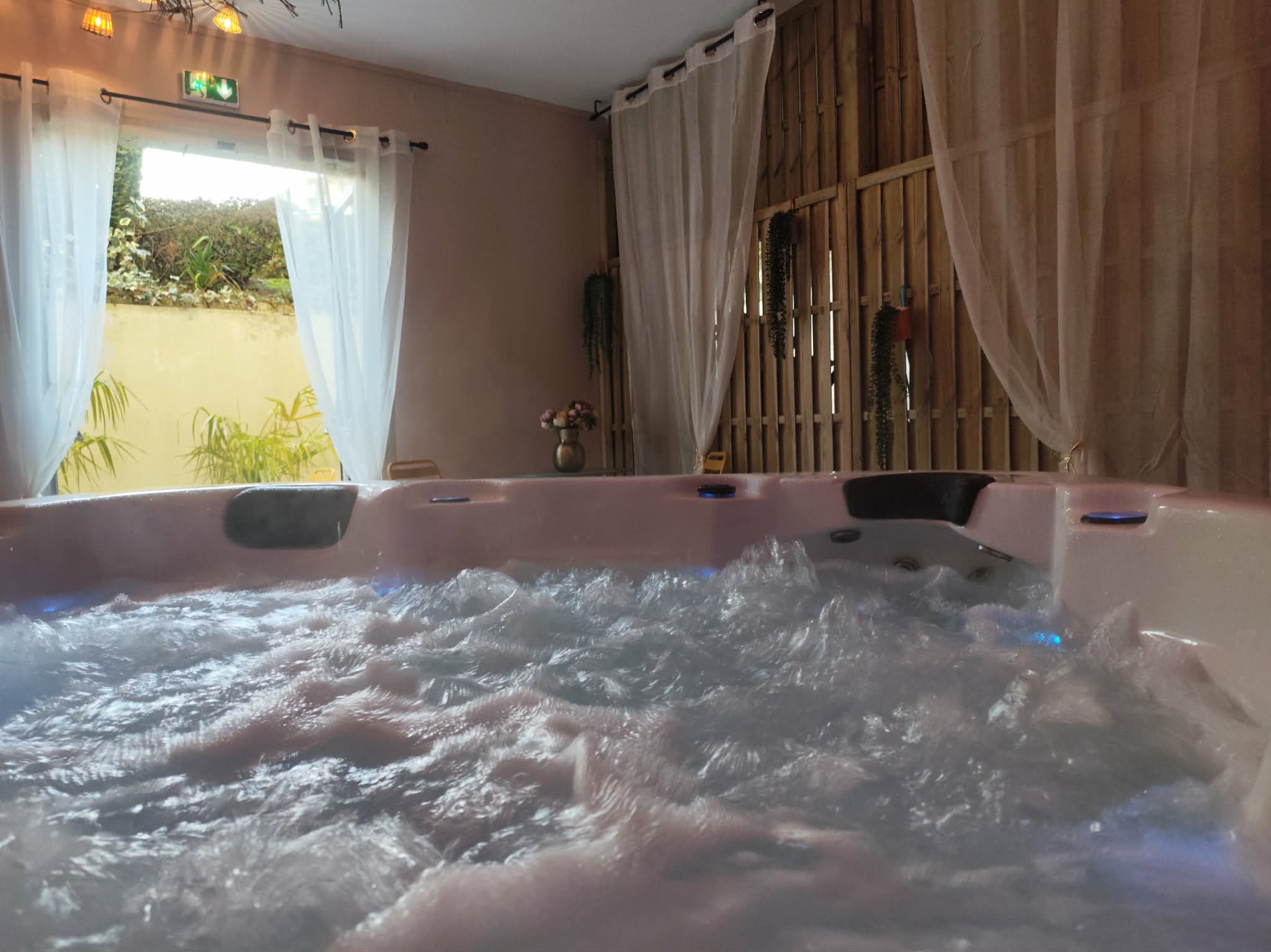 Jacuzzi privé sur réservation en supplément