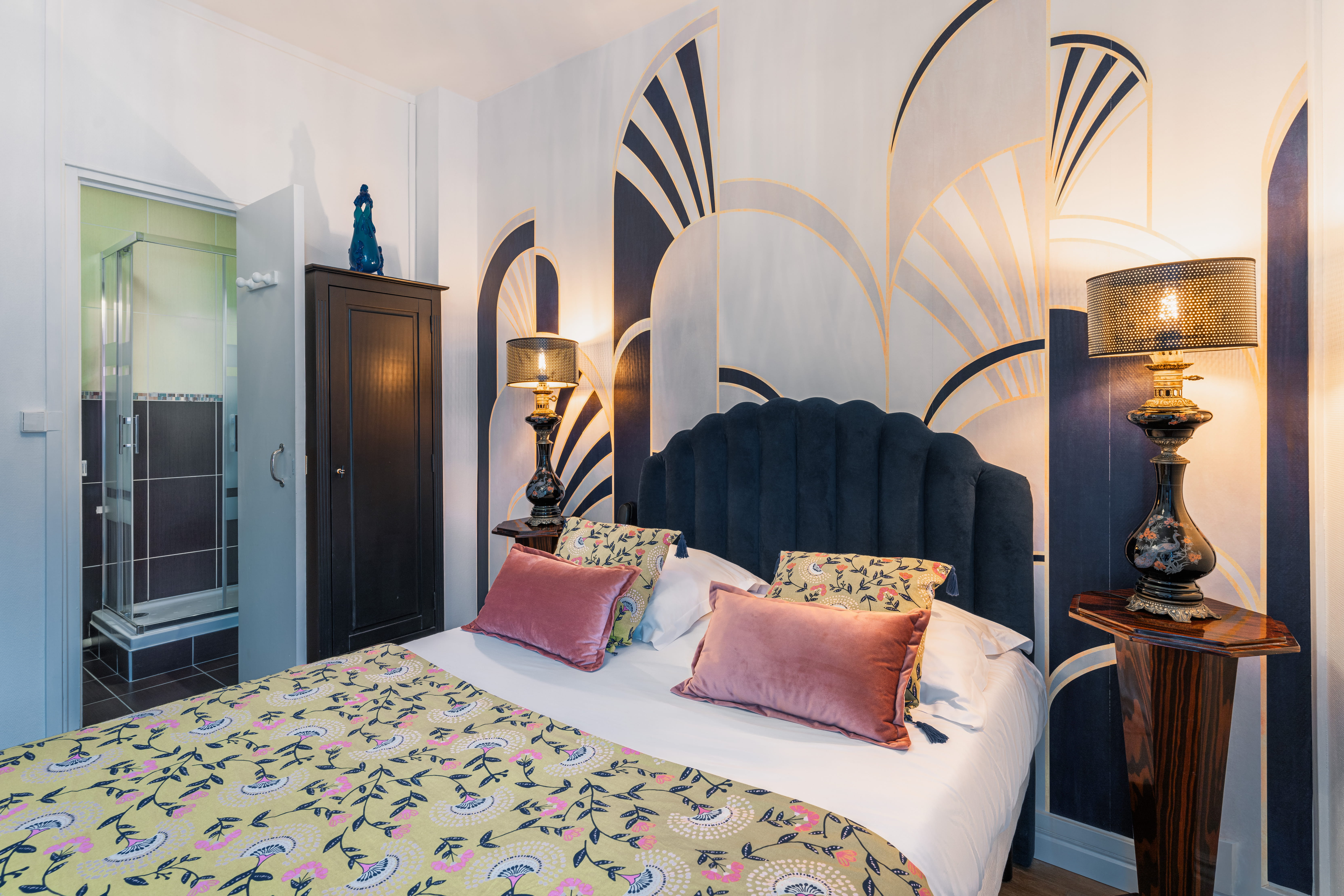 chambre double avec tête de lit