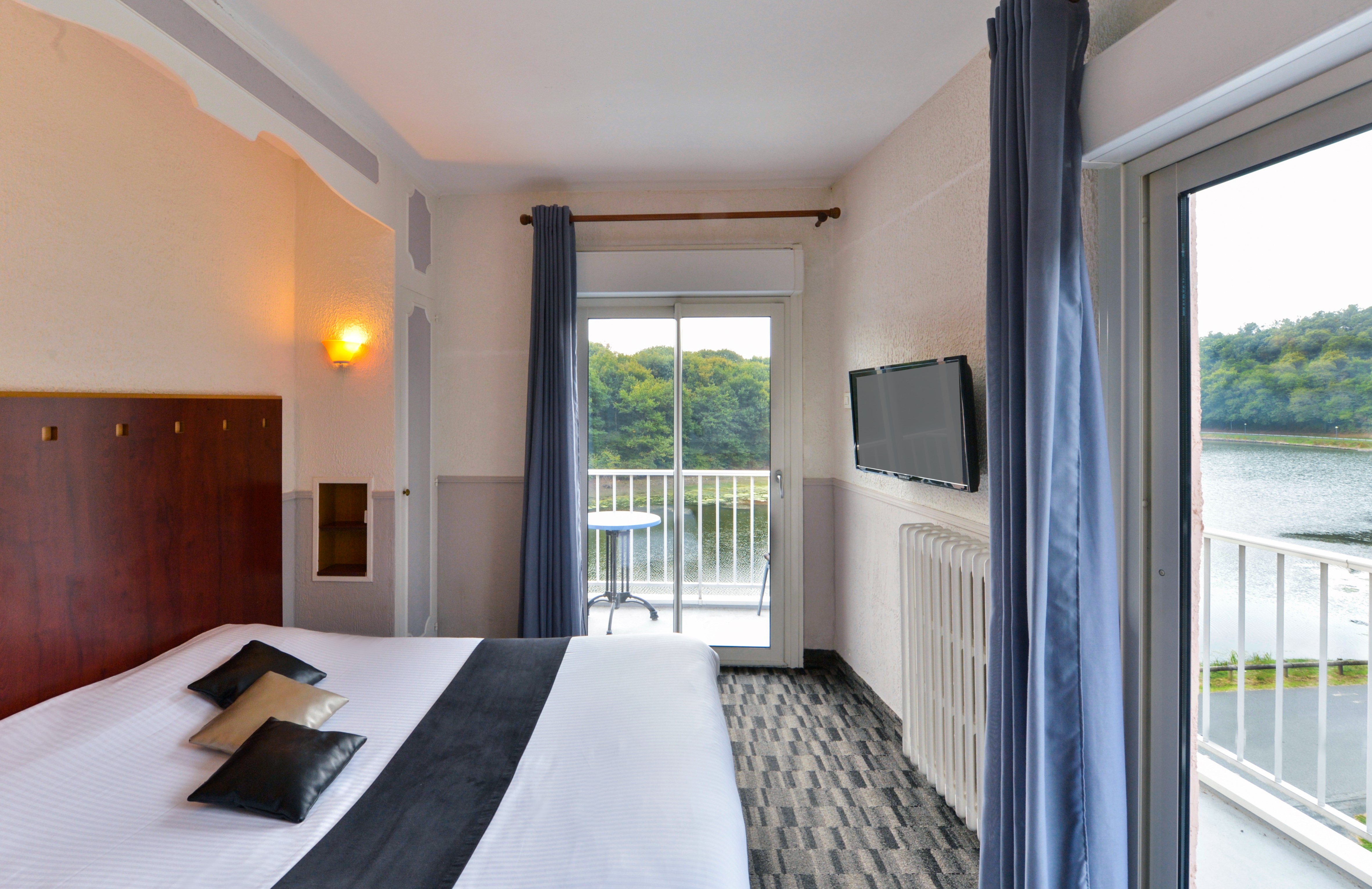 Chambre lit double vue lac