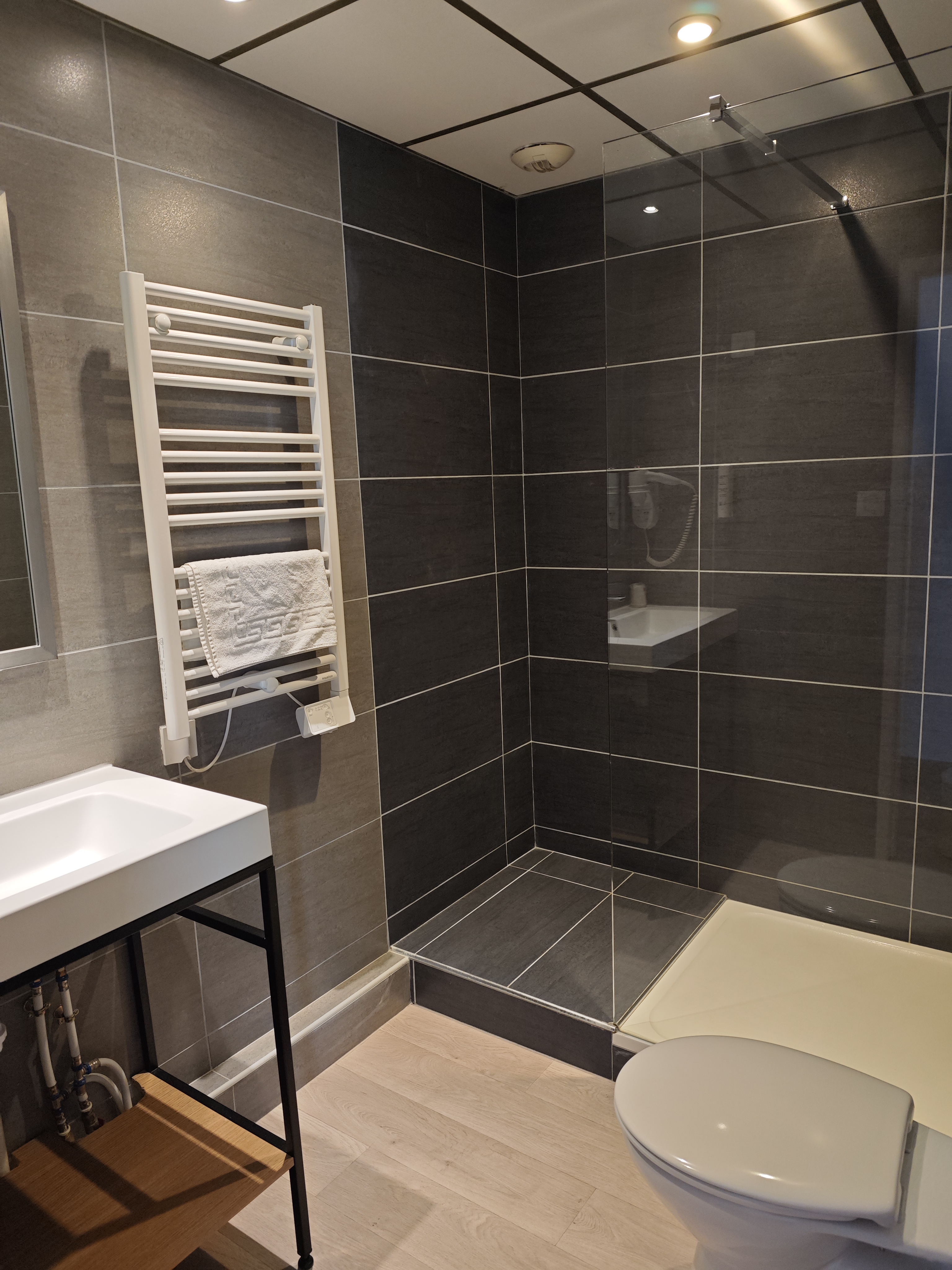 Salle de bain à douche italienne