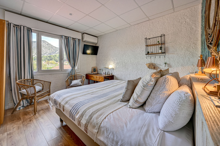 Chambre double de l'hôtel Provence à Gémenos