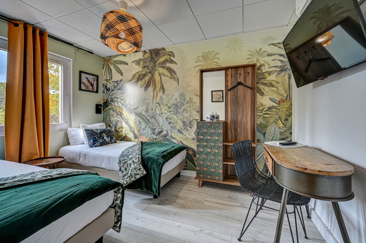 chambre familiale de l'hôtel Le Provence à Gémenos
