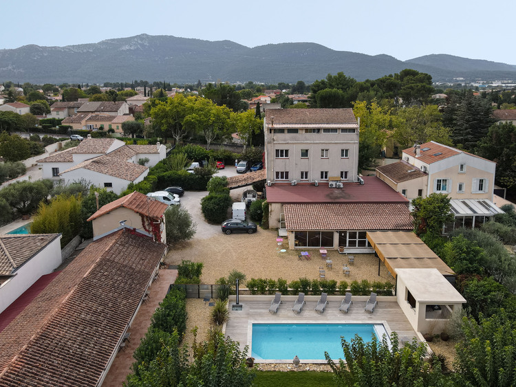 vue extérieure hotel le Provence Gémenos