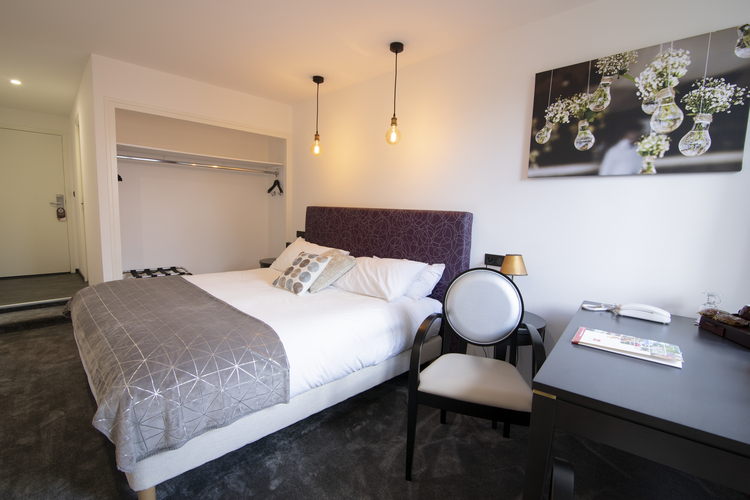 Large Double Room at the Bomotel in Montuçon