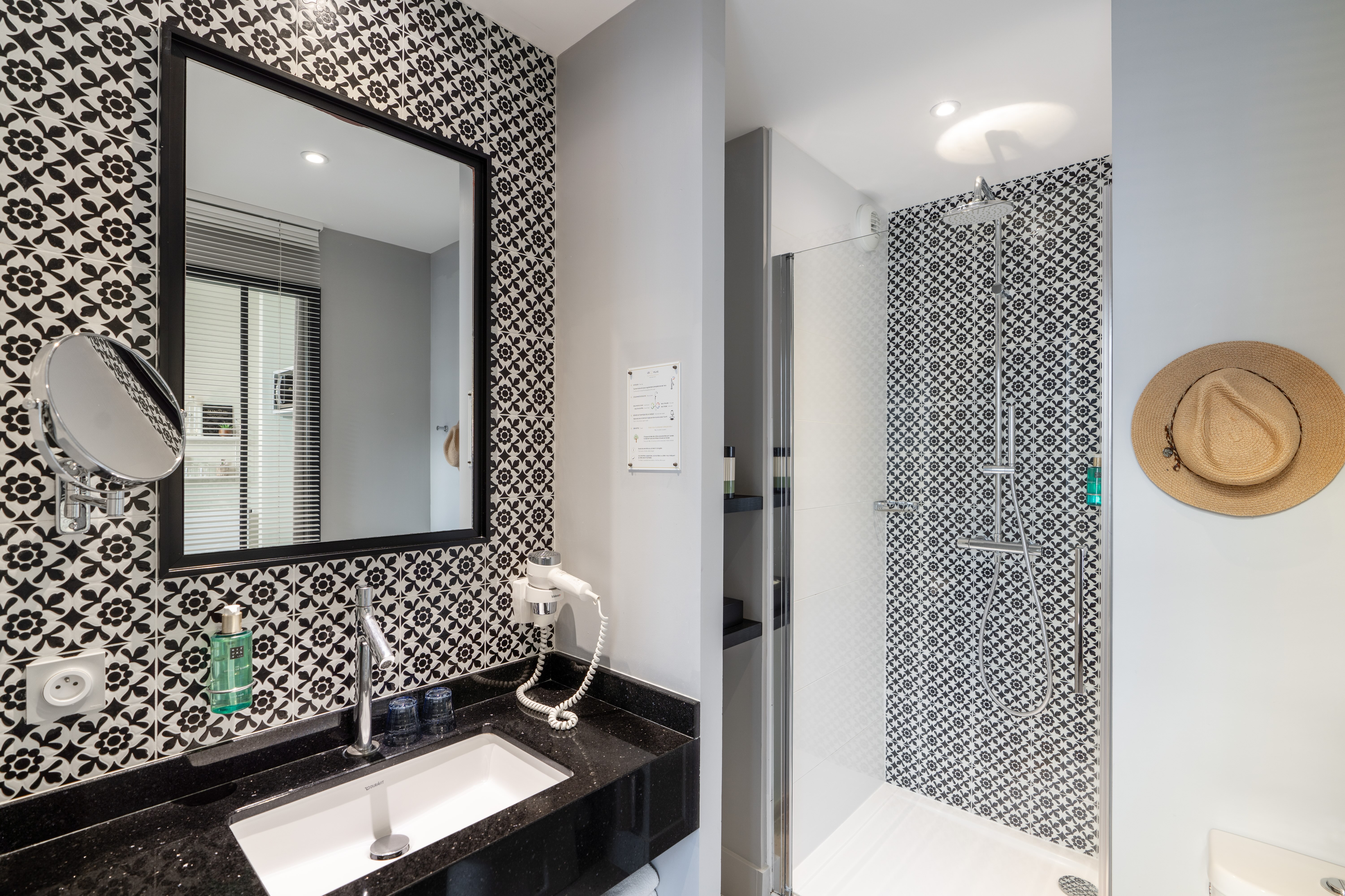 Une salle de bain au design élégant et sobre